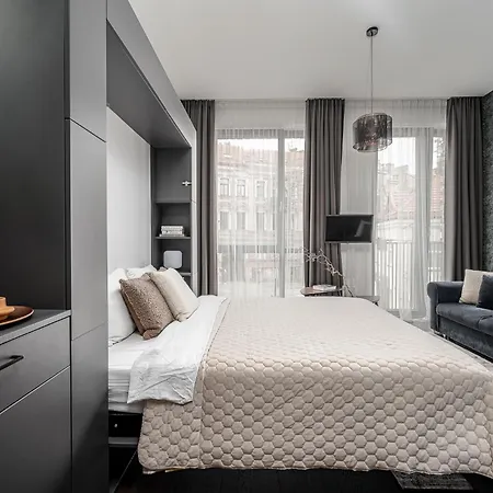 Old-town Renaissance Aparthotel